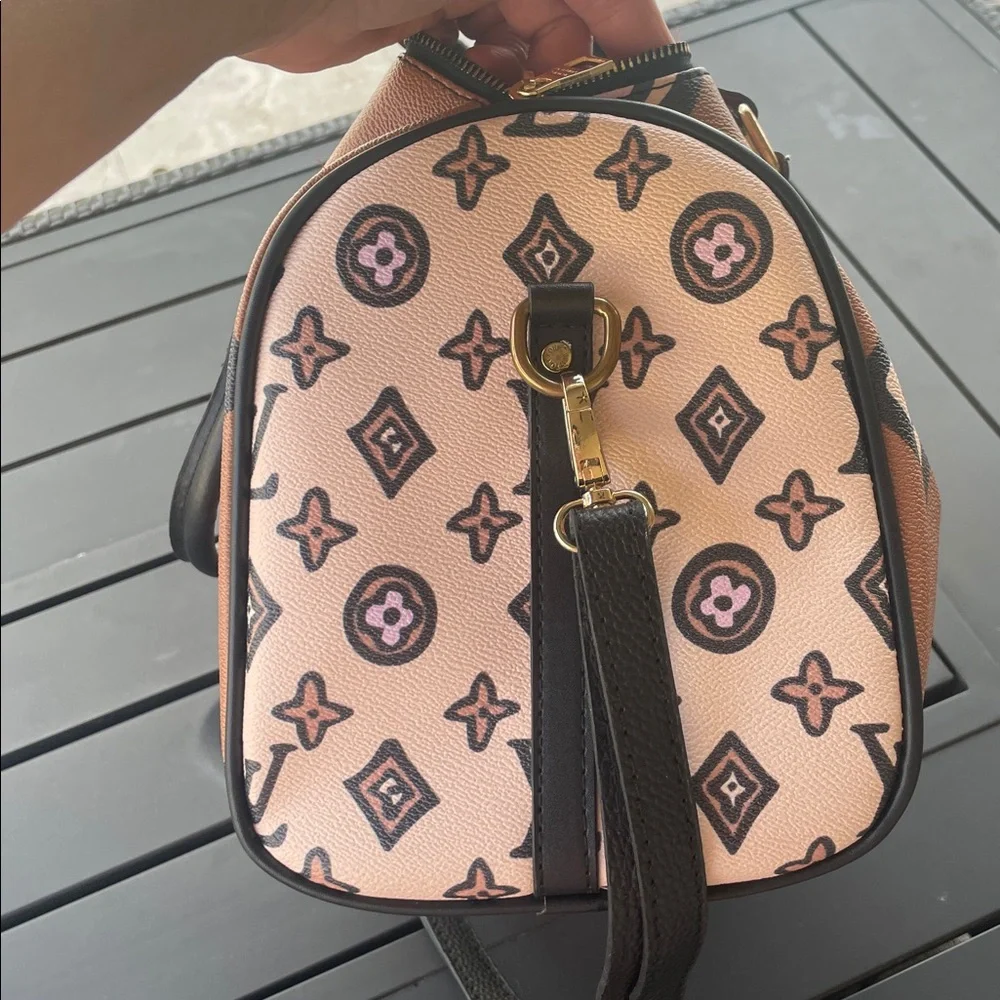 Speedy Crossbody - Picture 11 of 11